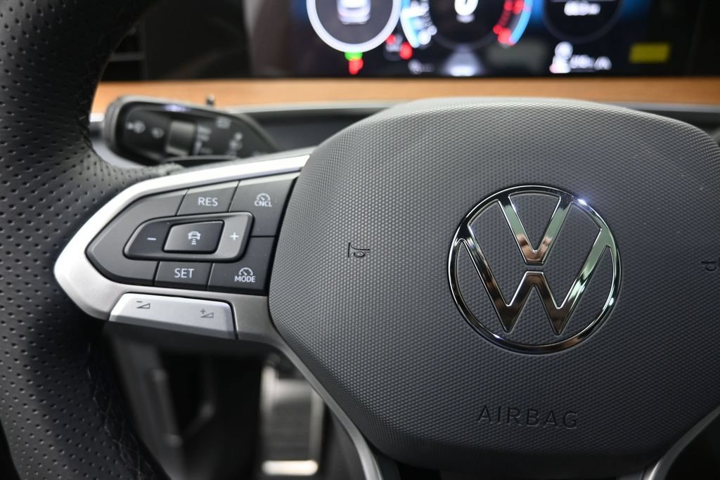 New 2026 Volkswagen Tiguan SEL R-Line AWD/4WD image 15