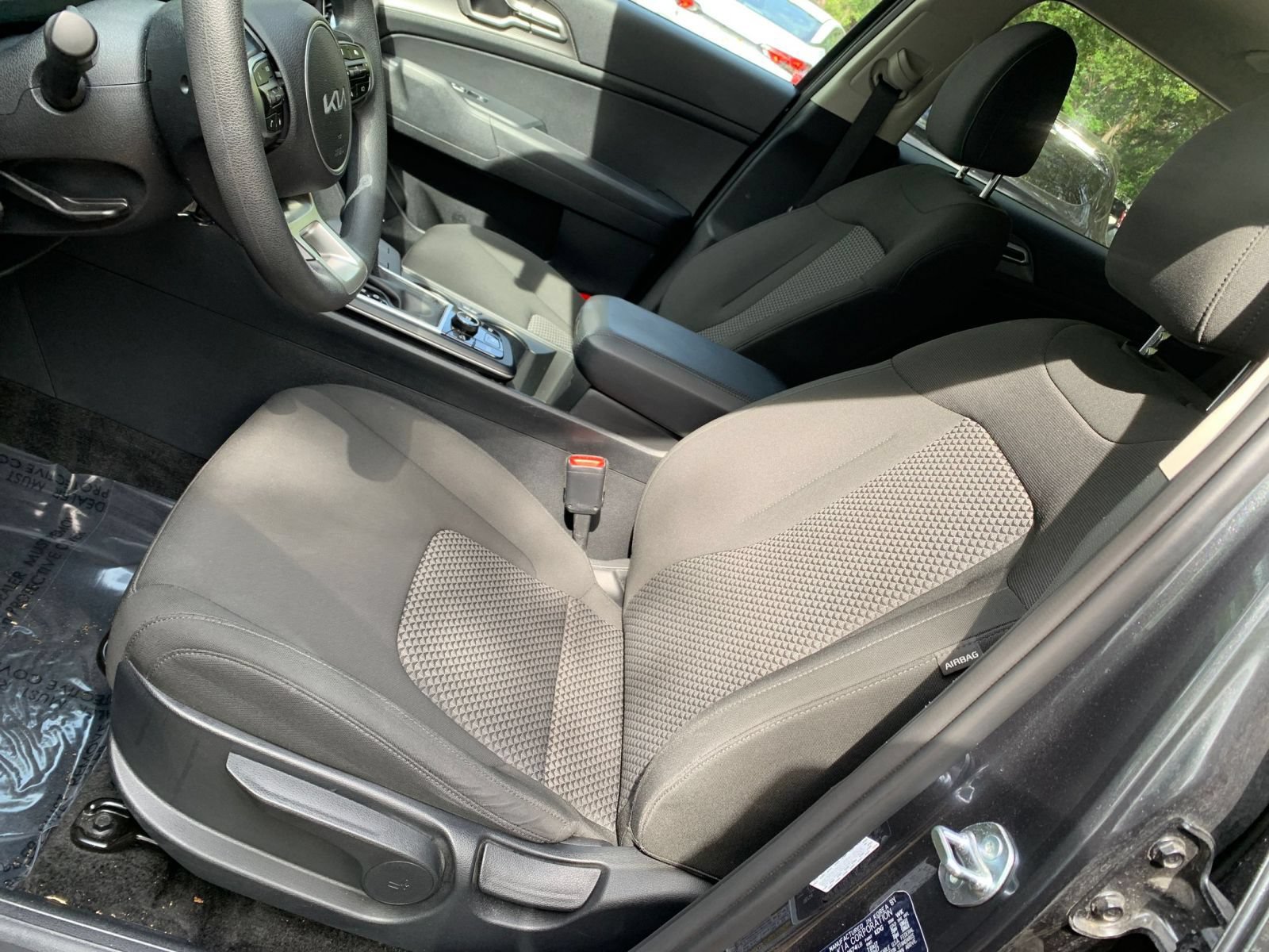 Used 2025 Kia Sportage LX FWD image 33