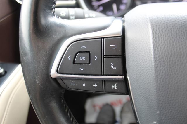 Used 2020 Toyota Highlander Limited image 14
