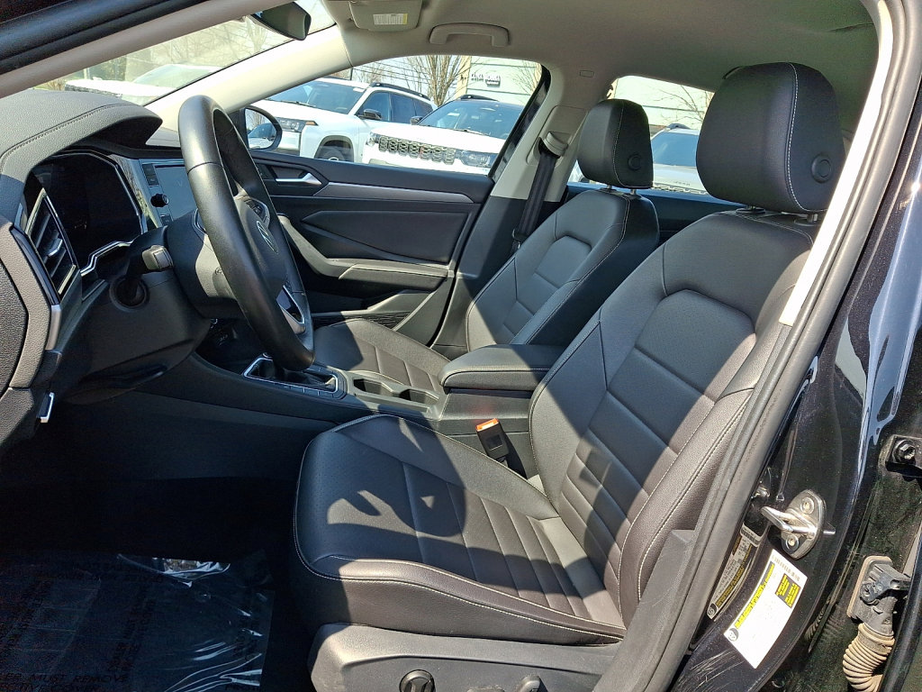 Used 2024 Volkswagen Jetta SE image 24