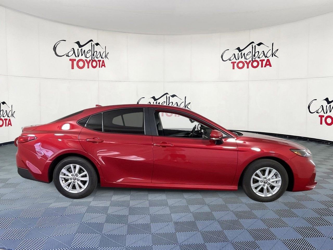 Used 2025 Toyota Camry LE image 9