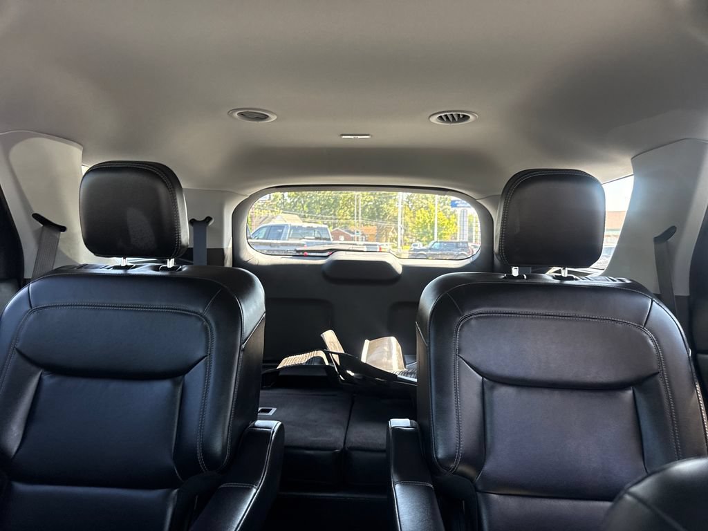 Used 2024 Ford Explorer XLT w/ Equipment Group 202A AWD/4WD image 45