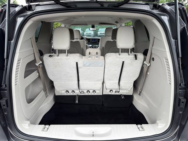 Used 2017 Chrysler Pacifica LX FWD image 20