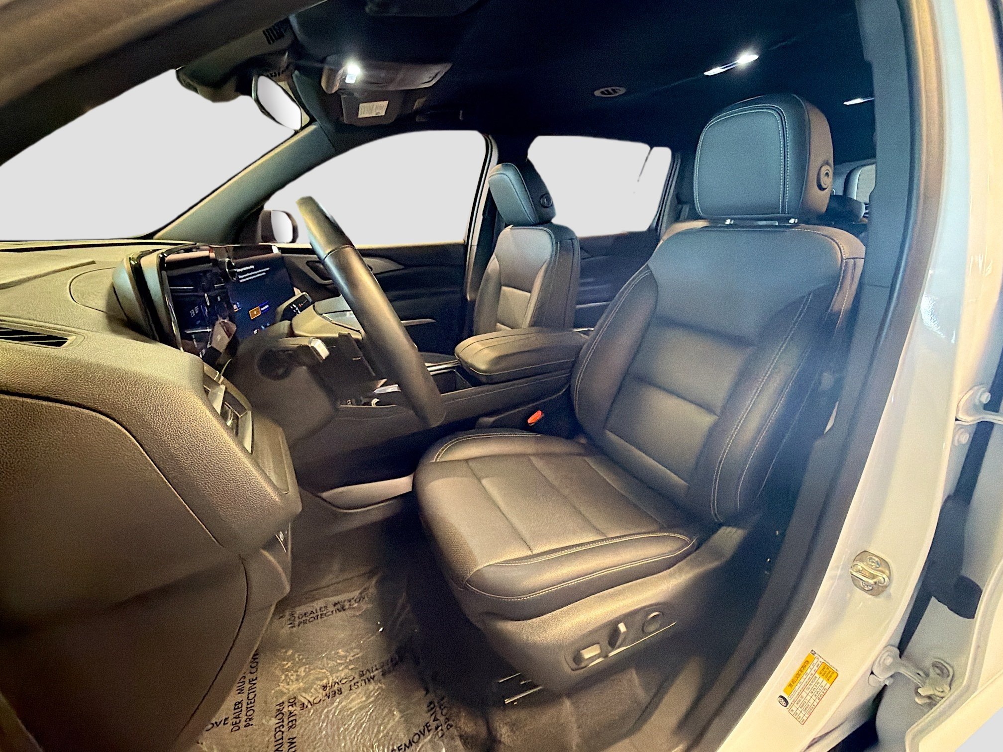 Used 2025 Chevrolet Traverse LT AWD/4WD image 13