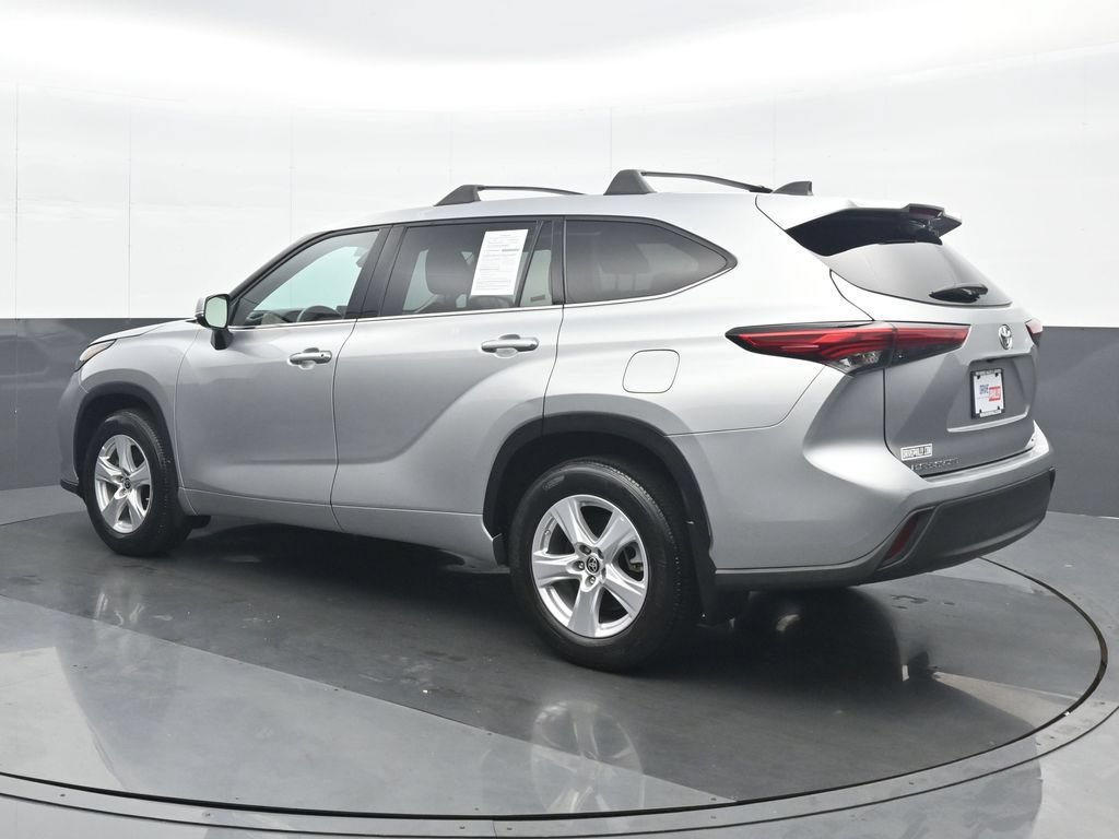 Used 2022 Toyota Highlander L AWD/4WD image 4