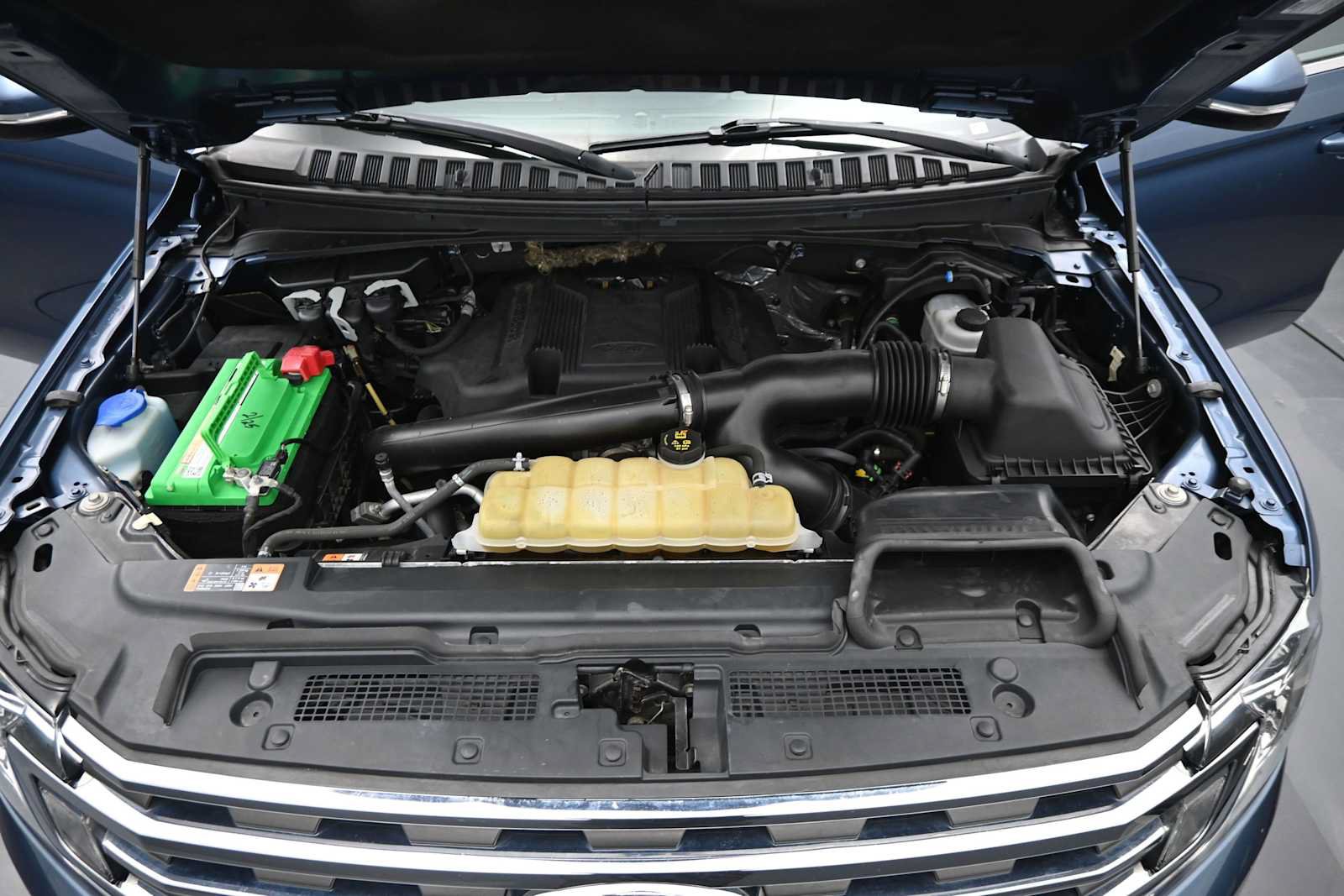 Used 2020 Ford Expedition XLT w/ Equipment Group 202A AWD/4WD image 24