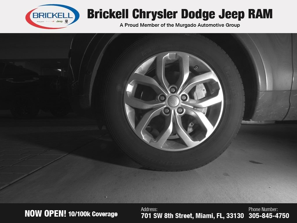 Used 2019 Land Rover Discovery SE image 17