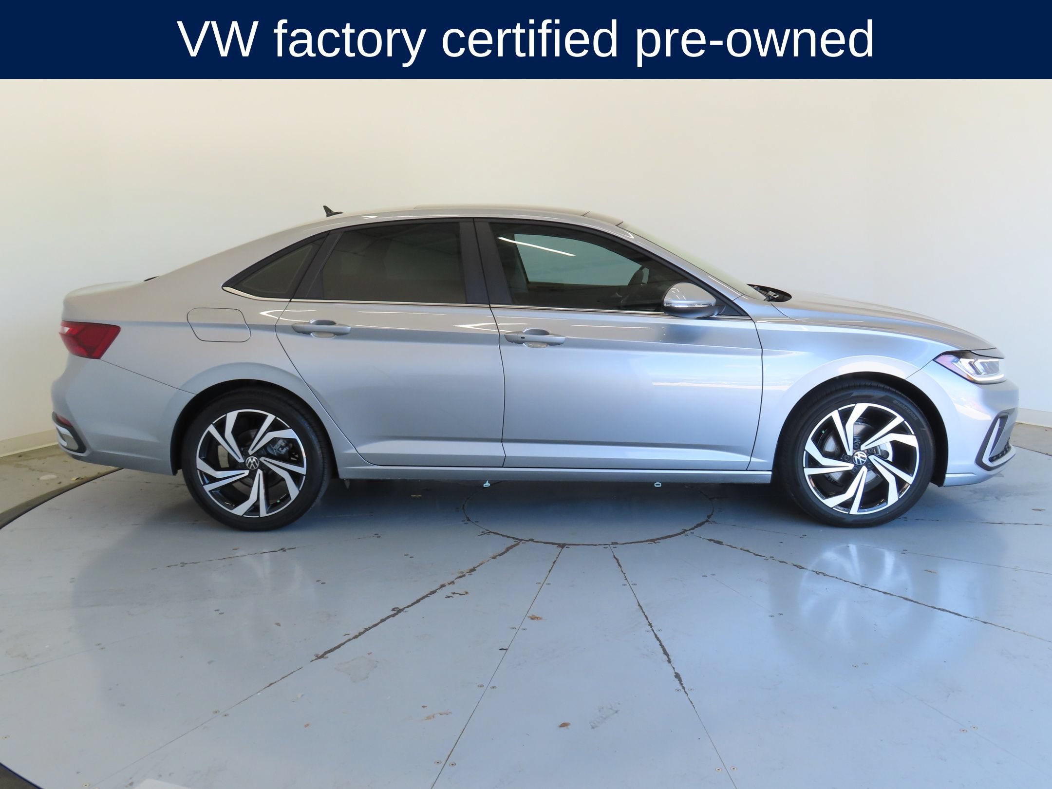 Used 2026 Volkswagen Jetta SEL FWD image 2