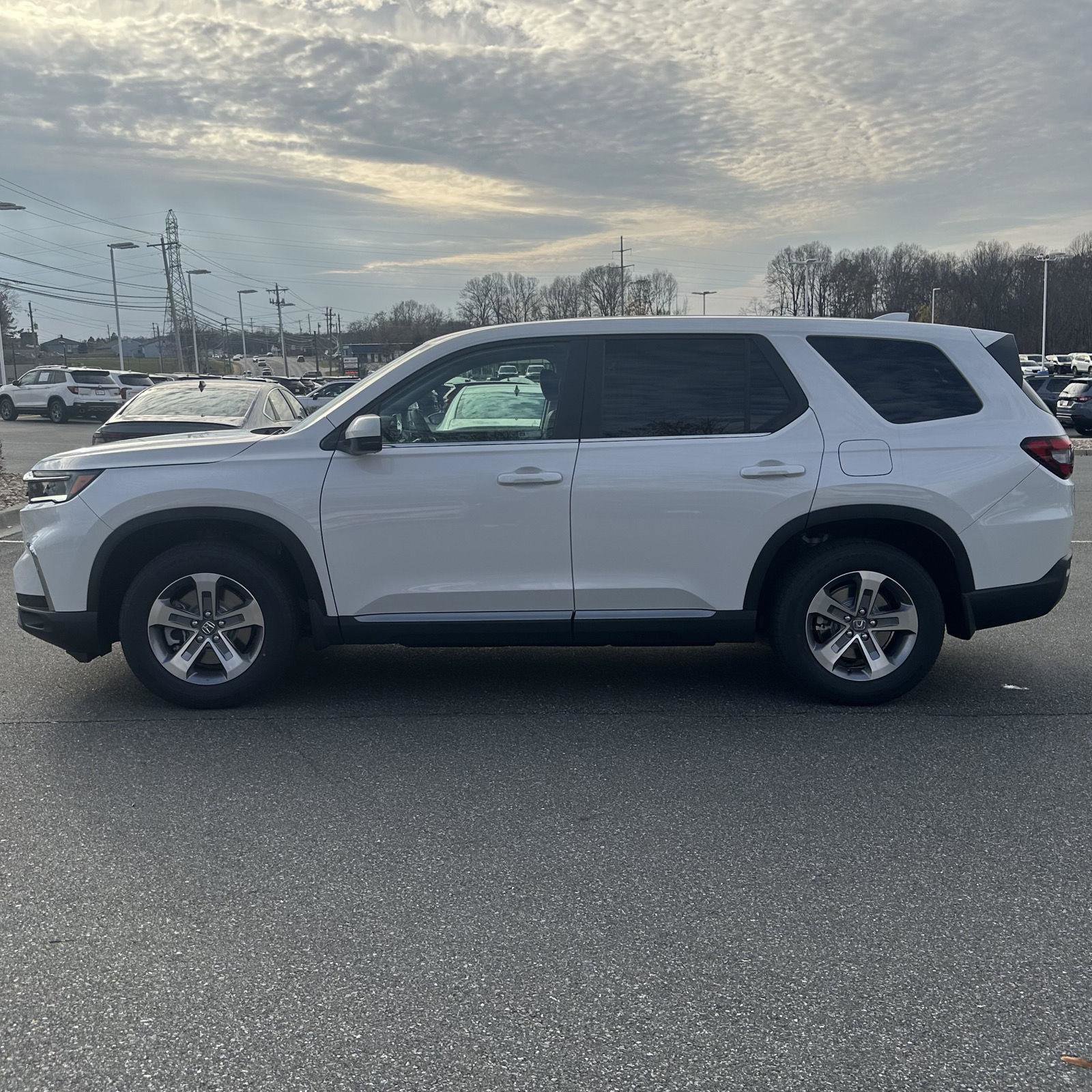 New 2025 Honda Pilot EX-L image 2