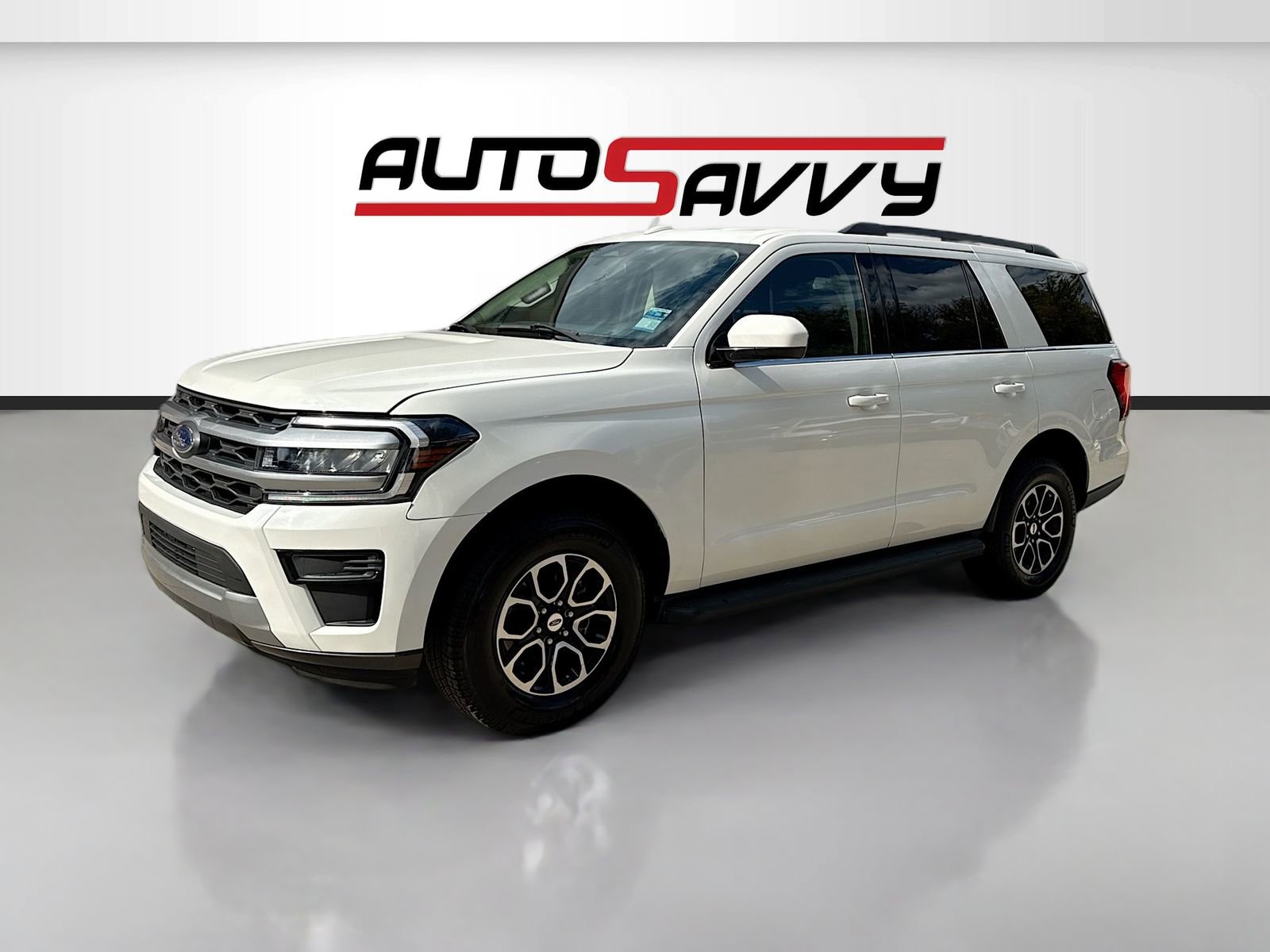 Used 2024 Ford Expedition XLT image 3