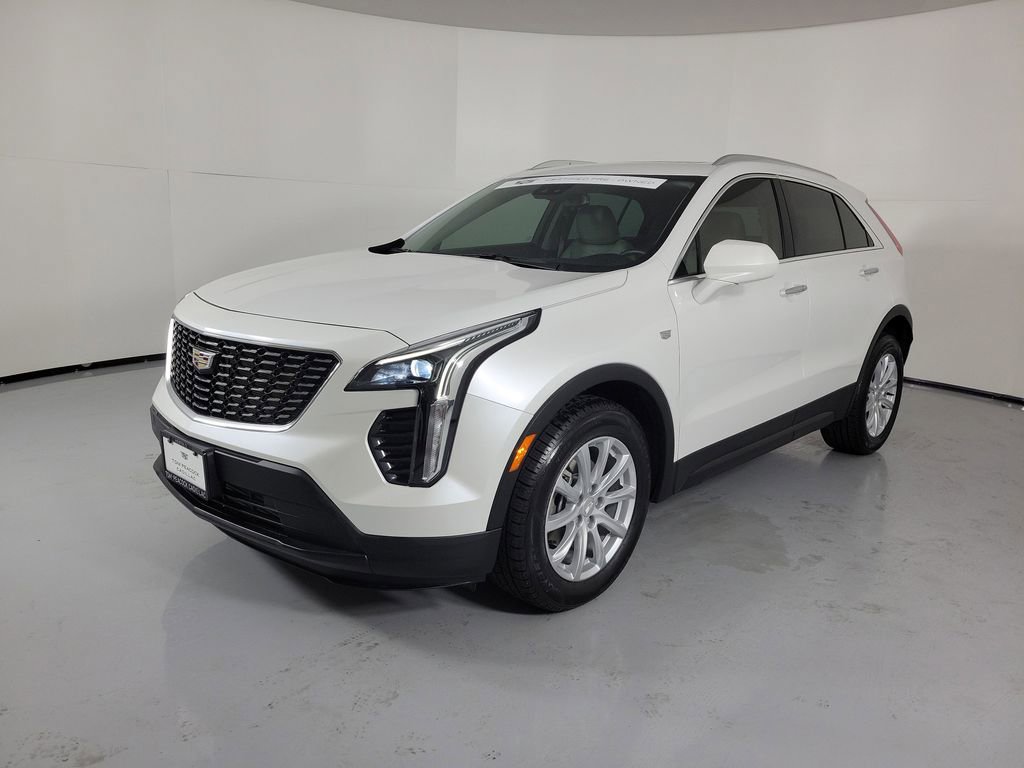 Used 2023 Cadillac XT4 Luxury w/ Cold Weather Package image 2