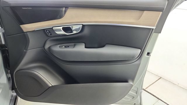 New 2026 Volvo XC90 B6 Plus w/ Protection Package Premier AWD/4WD image 40
