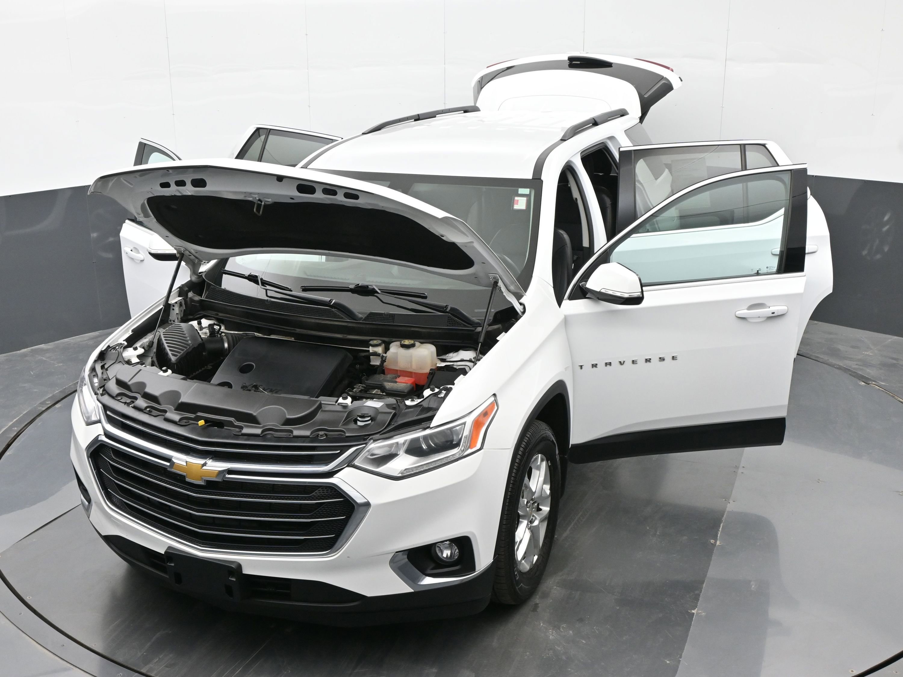 Used 2020 Chevrolet Traverse LT w/ Driver Confidence II Package AWD/4WD image 47