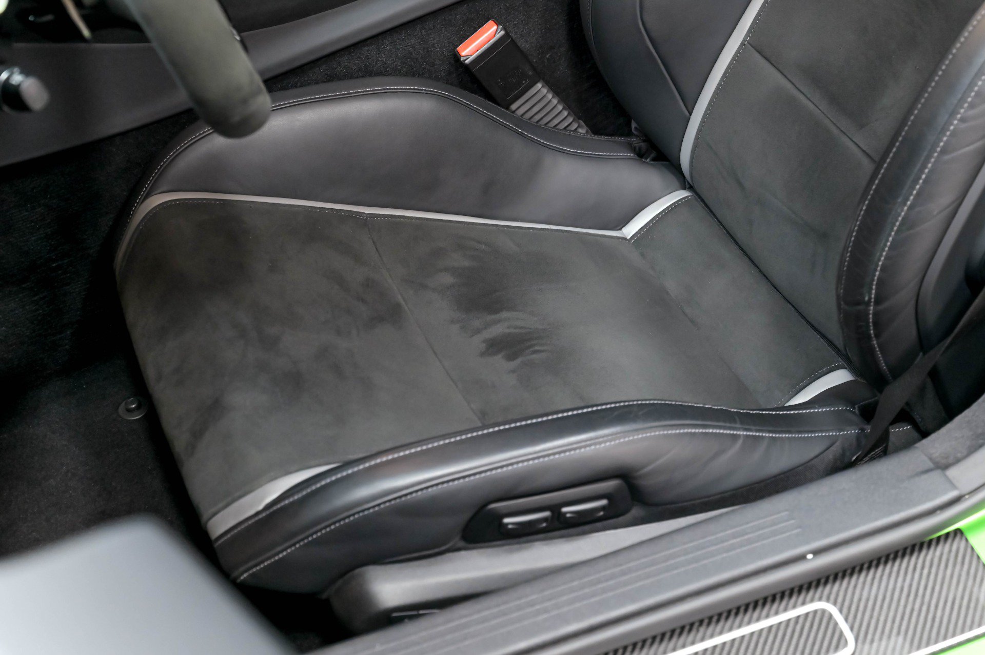 Used 2018 Mercedes-Benz AMG GT R image 8
