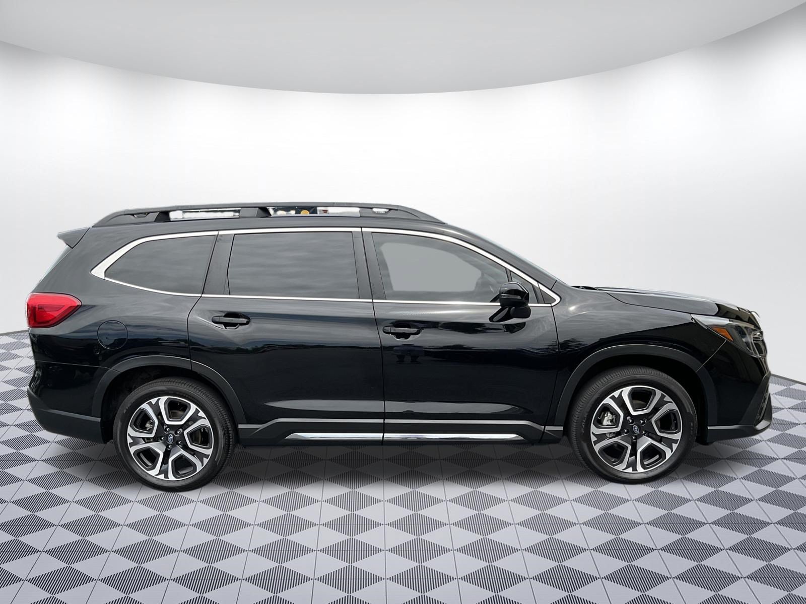 Used 2023 Subaru Ascent Limited AWD/4WD image 2