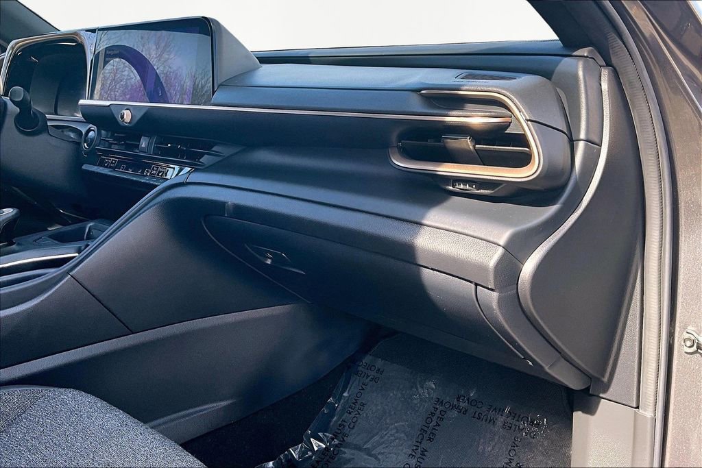 Used 2023 Toyota Crown XLE image 17