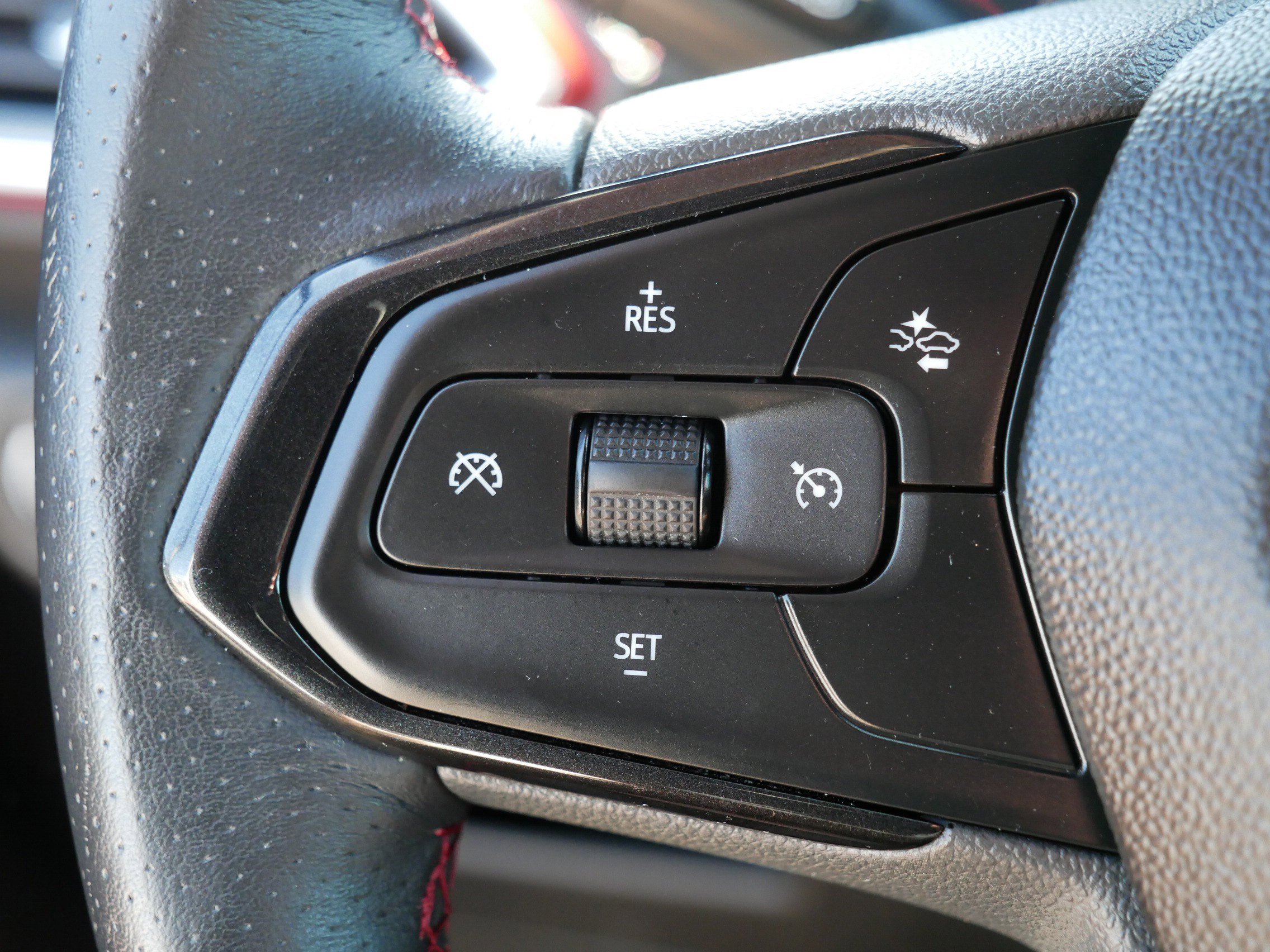 Used 2021 Chevrolet TrailBlazer RS w/ Technology Package image 28