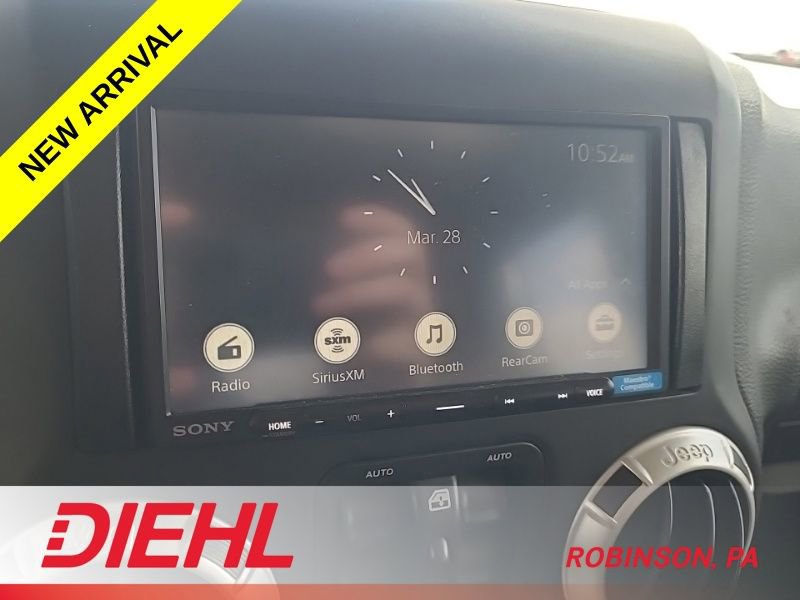 Used 2016 Jeep Wrangler Unlimited Rubicon w/ Connectivity Group image 8