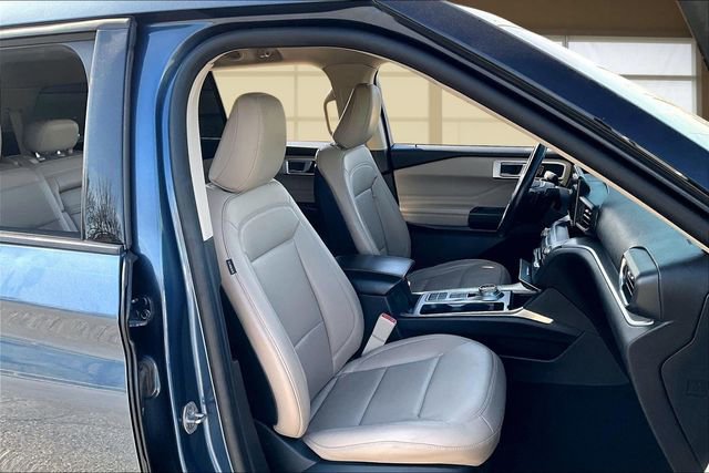 Used 2020 Ford Explorer XLT w/ Equipment Group 202A image 7