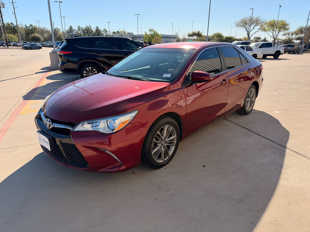 Used 2015 Toyota Camry SE image 3