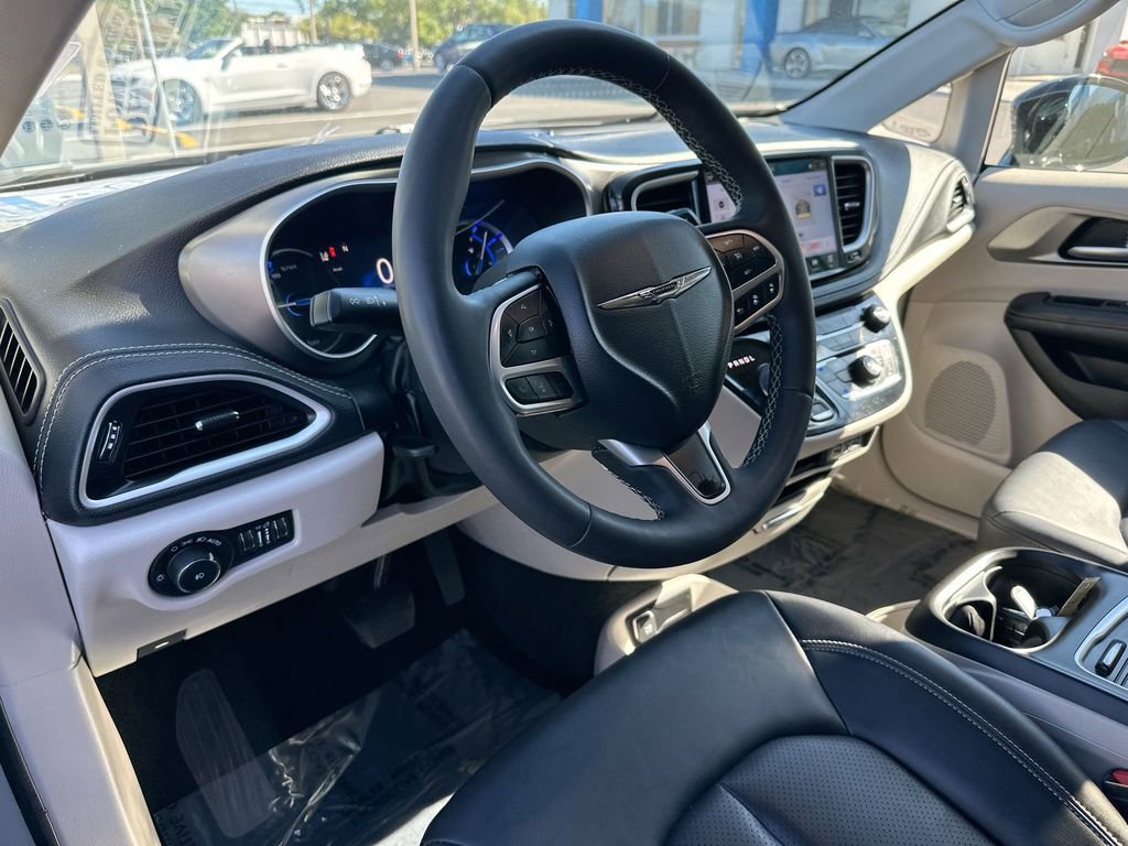 Used 2024 Chrysler Pacifica Limited image 10