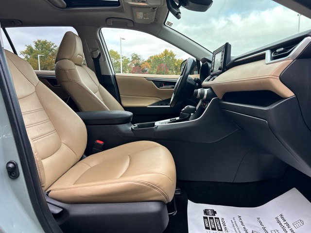 Used 2021 Toyota RAV4 XLE Premium AWD/4WD image 29