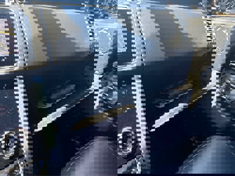 Used 2020 Land Rover Range Rover image 31