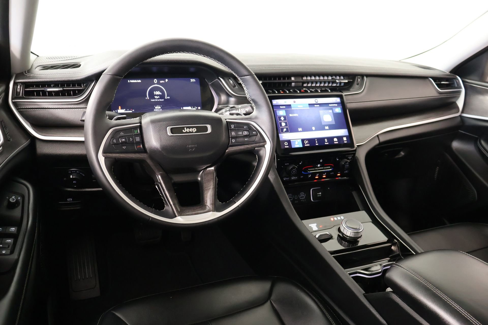 Used 2023 Jeep Grand Cherokee L Limited AWD/4WD image 2