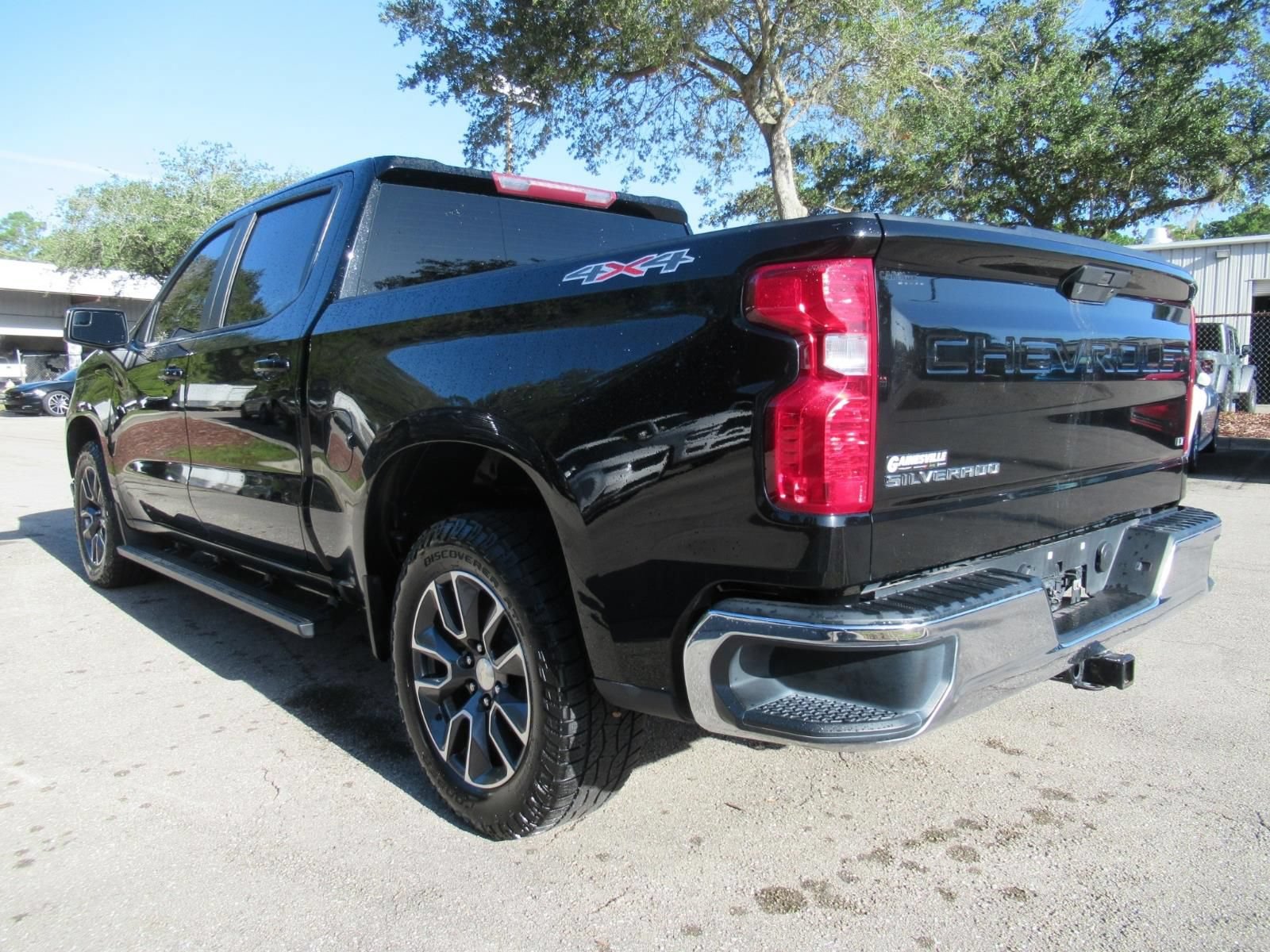 Used 2022 Chevrolet Silverado 1500 LT AWD/4WD image 5
