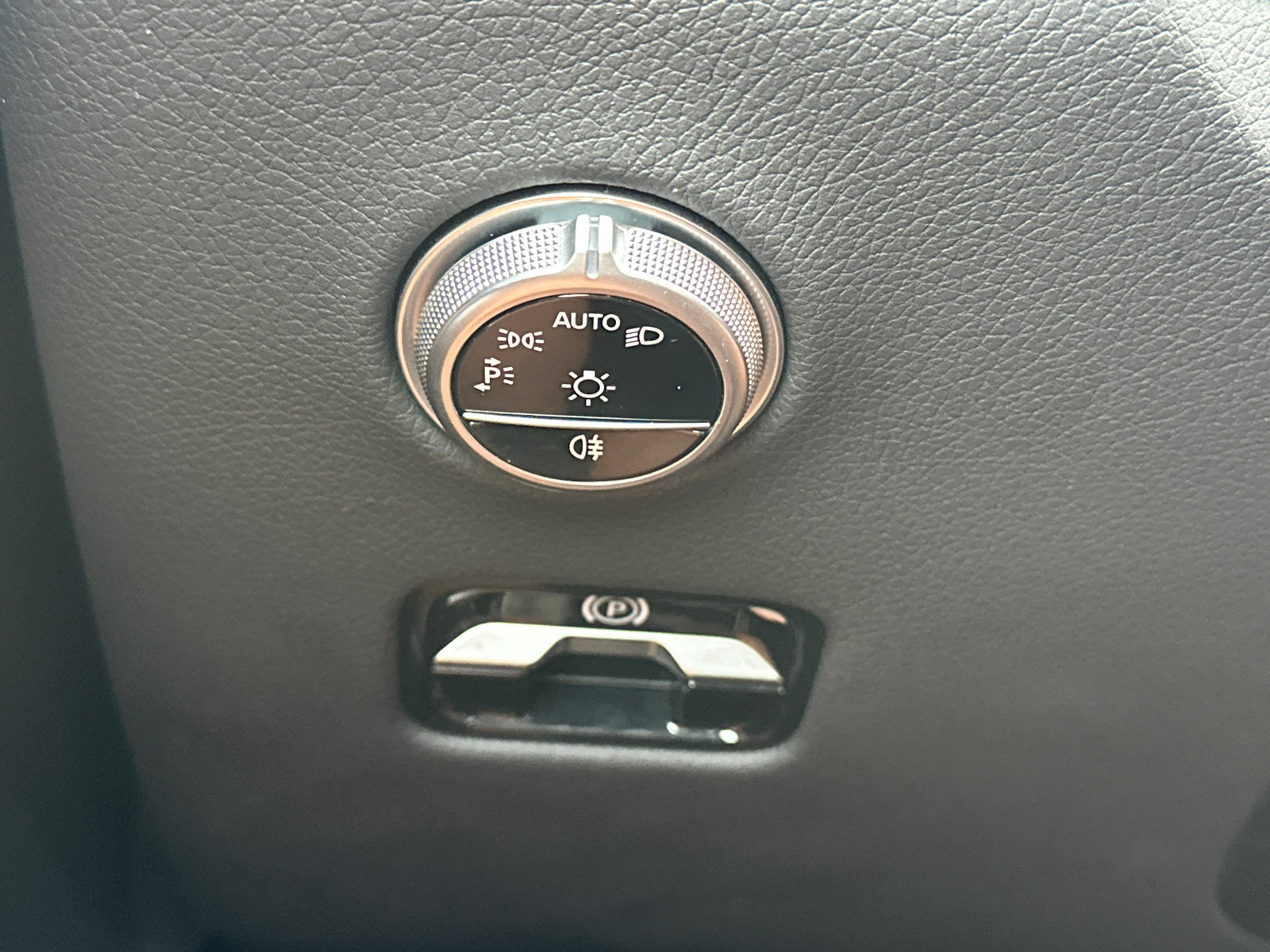 Used 2024 Mercedes-Benz GLC 300 4MATIC image 31