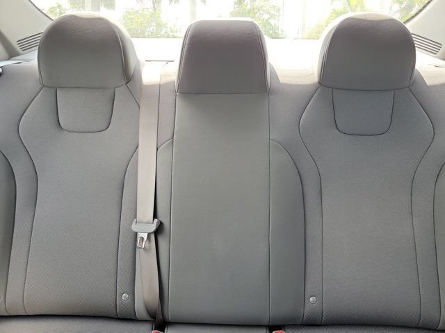 Certified 2025 Hyundai Elantra SE FWD image 31