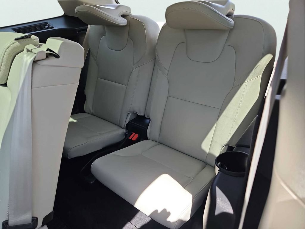 Used 2024 Volvo XC90 B5 Plus w/ Protection Package Premier AWD/4WD image 34