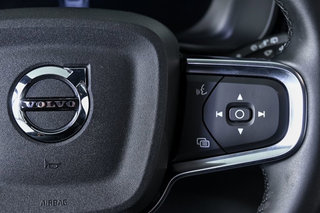 Certified 2025 Volvo XC40 B5 Plus image 12