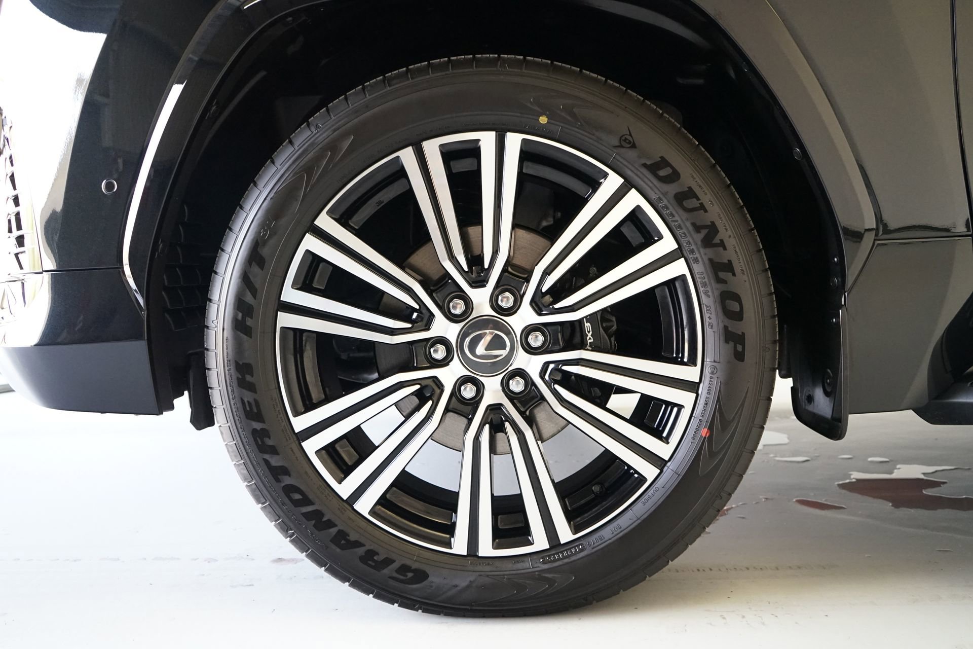 Used 2026 Lexus LX 700h Luxury image 38