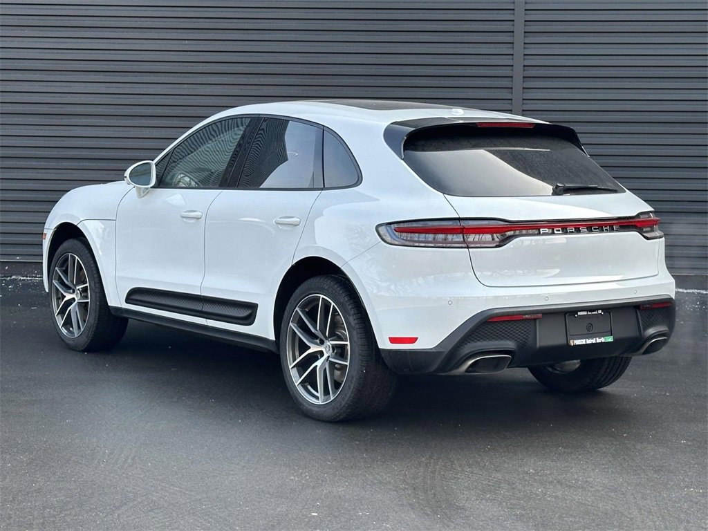 Certified 2025 Porsche Macan image 3