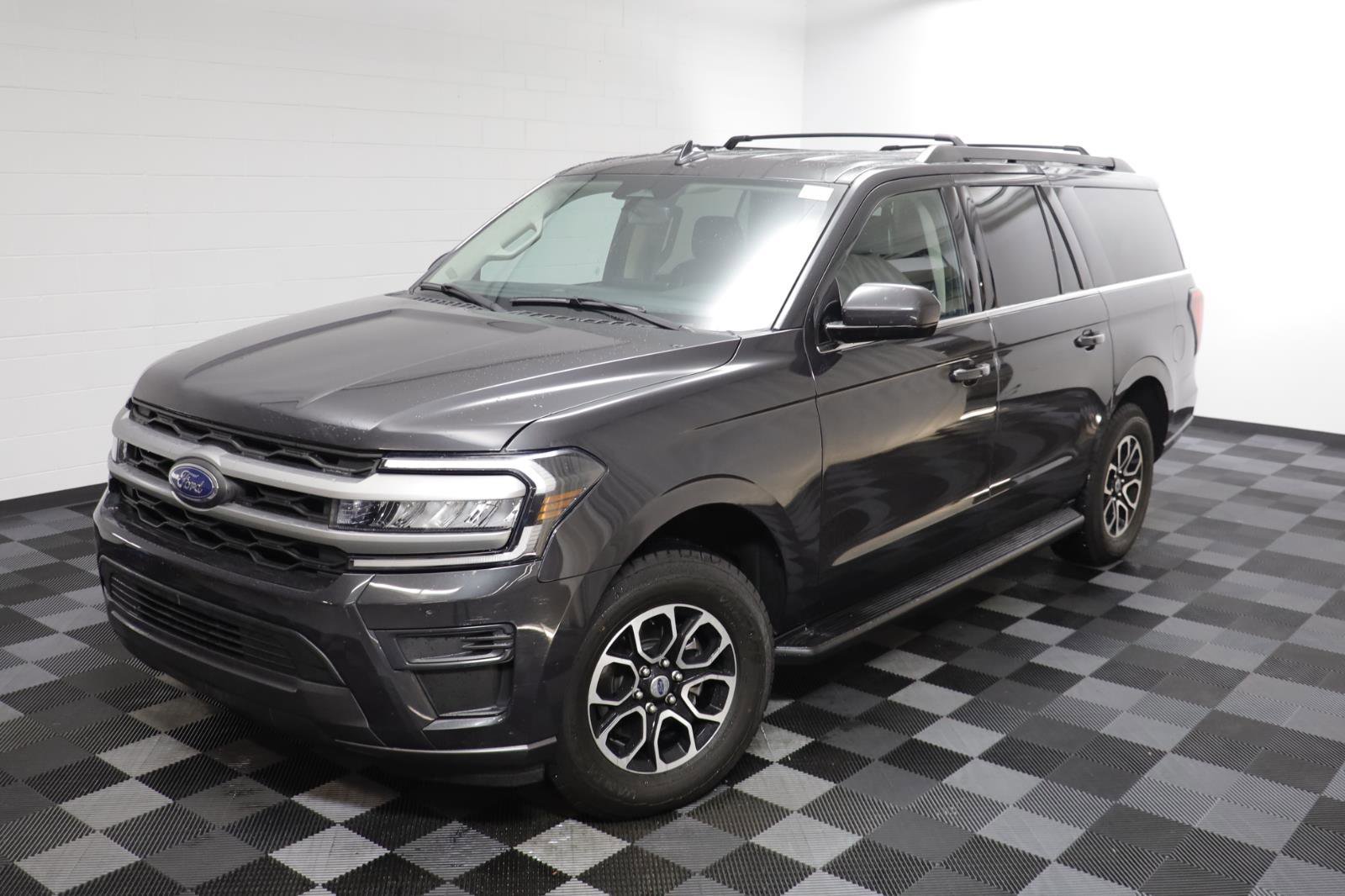 Used 2024 Ford Expedition Max XLT image 2