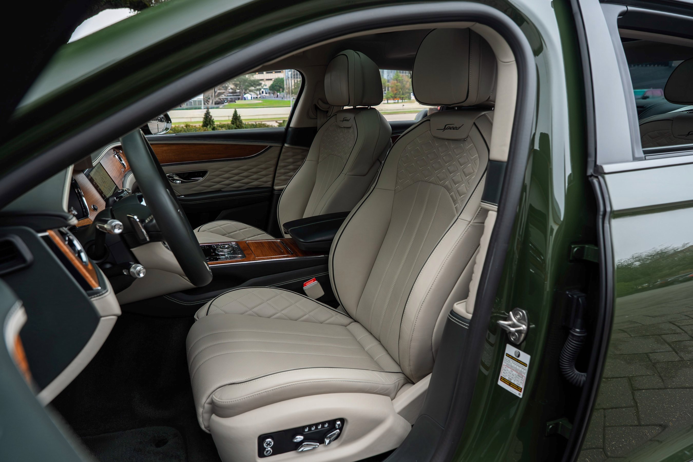 Used 2024 Bentley Flying Spur W12 image 22