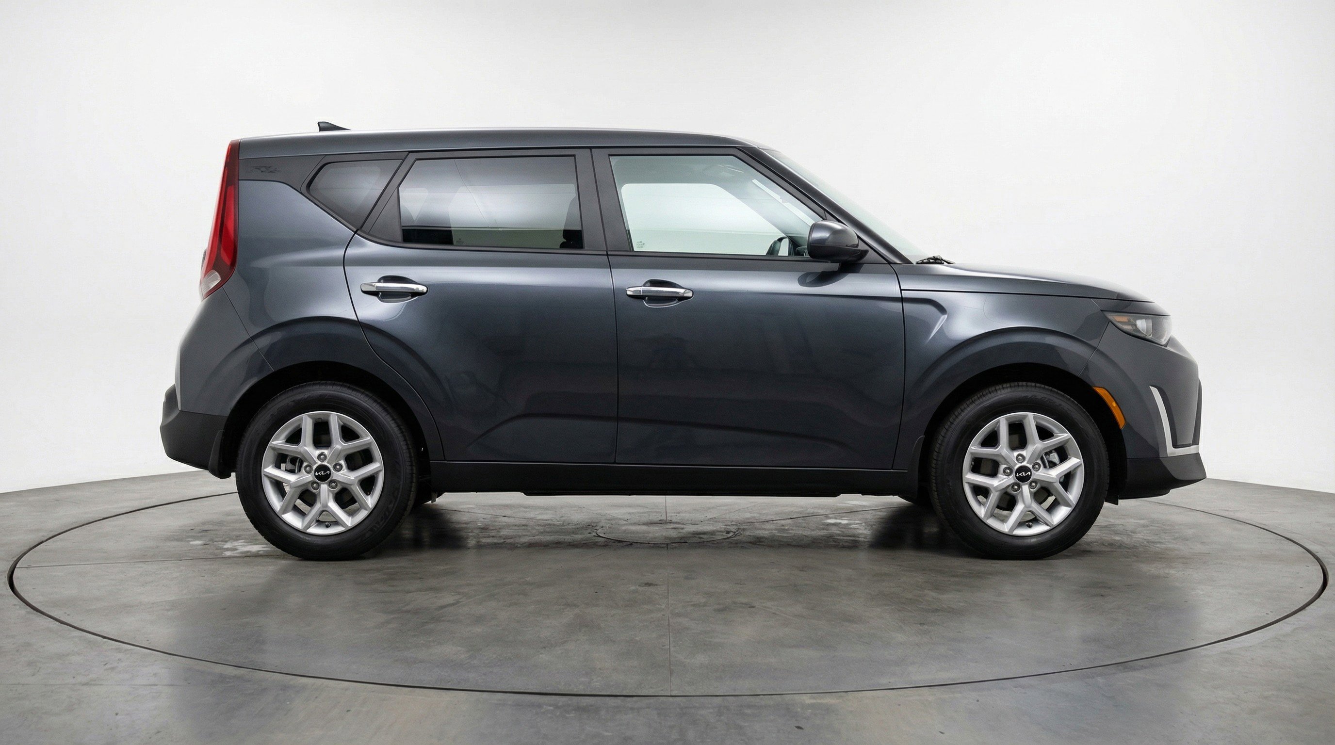 Used 2025 Kia Soul LX w/ LX Technology Package FWD image 11