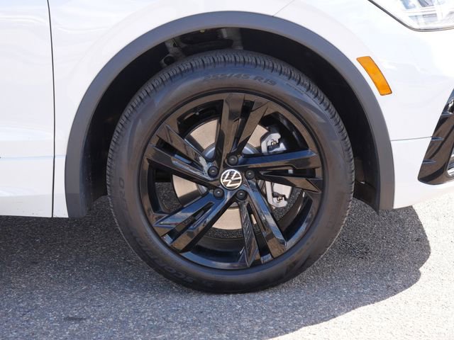 Certified 2023 Volkswagen Tiguan SE R-Line image 9