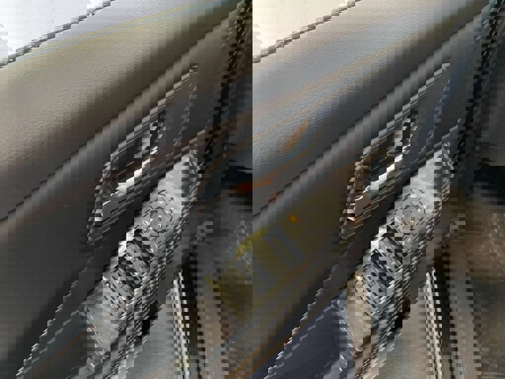 Used 2024 Nissan Rogue SV image 11