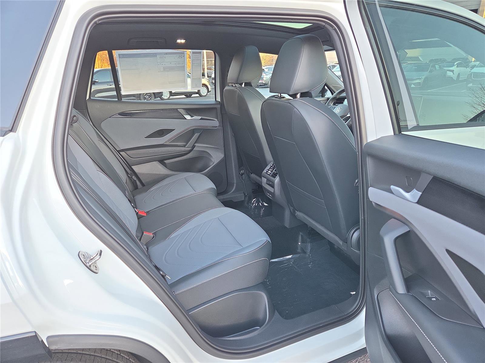 New 2026 Volkswagen Tiguan SE R-Line image 32