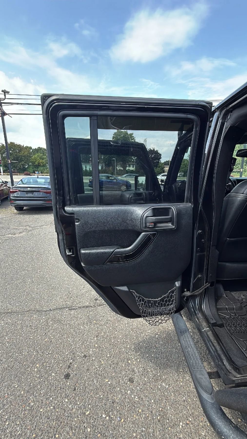 Used 2016 Jeep Wrangler Unlimited Sahara image 11