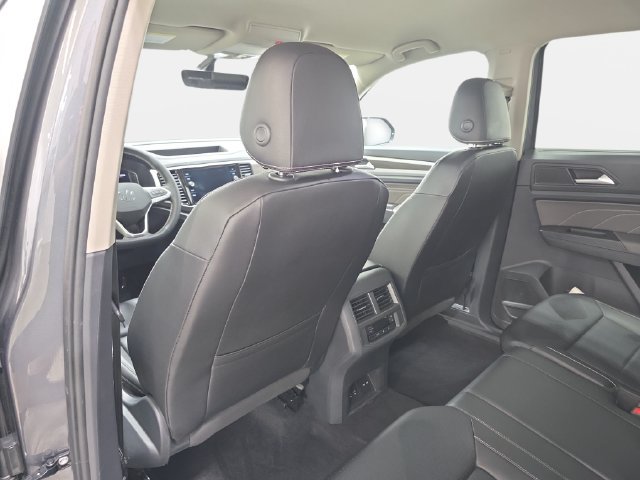 Used 2023 Volkswagen Atlas SE w/ Black Wheel Package AWD/4WD image 12