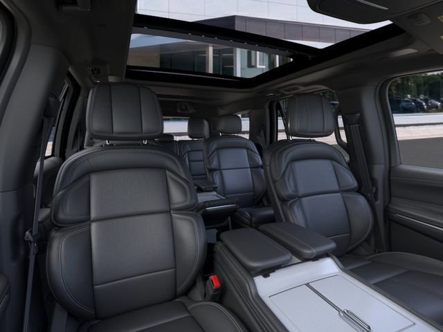 New 2026 Lincoln Navigator Reserve w/ Jet Appearance Package AWD/4WD image 11