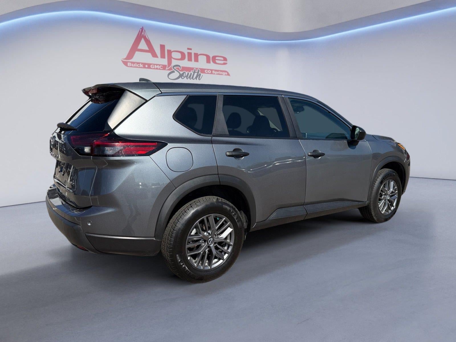Used 2024 Nissan Rogue S AWD/4WD image 5