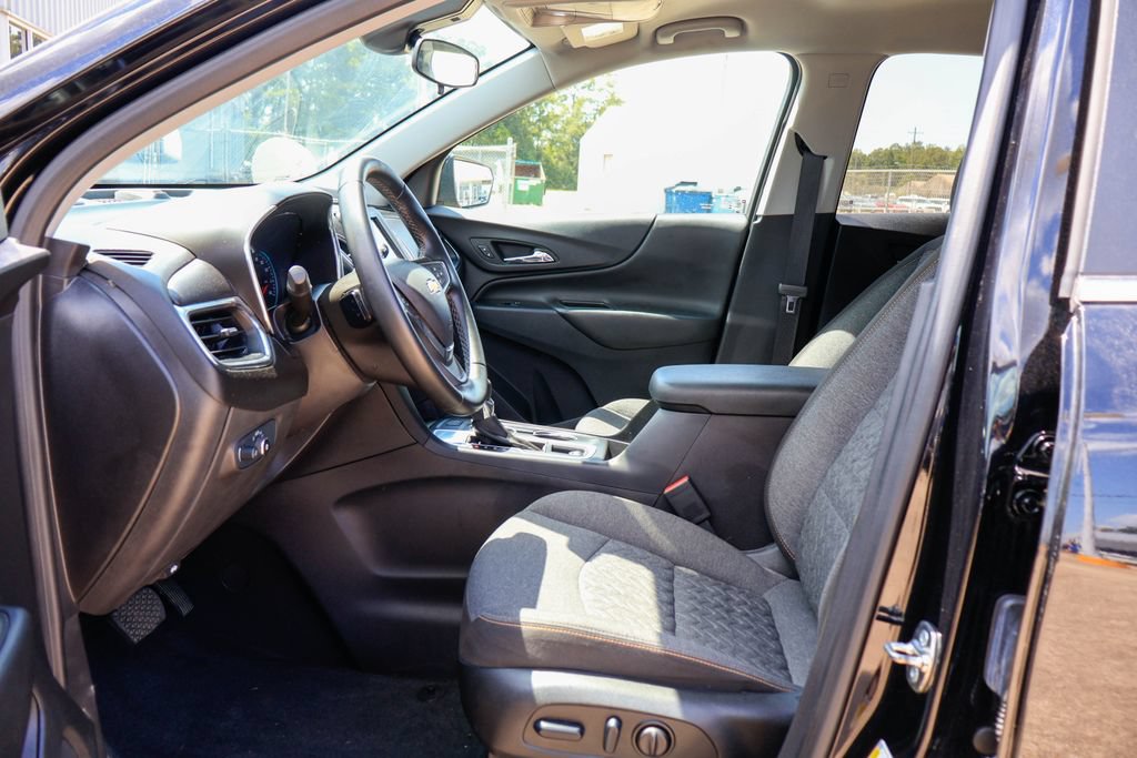 Used 2024 Chevrolet Equinox LT w/ LPO, Blackout Package FWD image 7