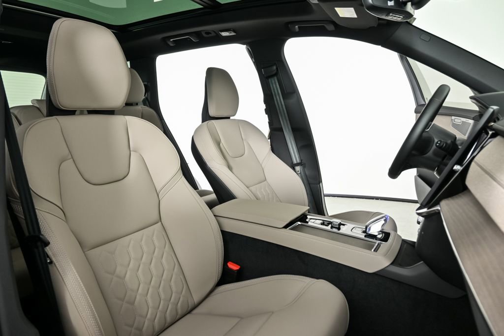 New 2026 Volvo XC90 B6 Plus w/ Protection Package Premier image 24