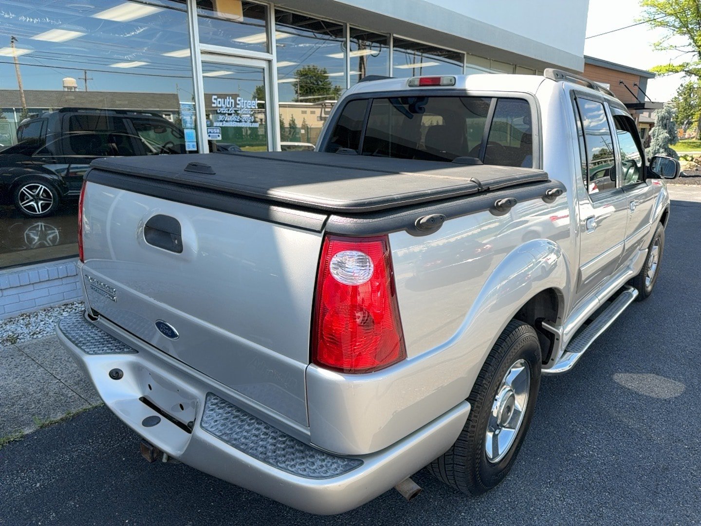 Used 2005 Ford Explorer Sport Trac XLT AWD/4WD image 3
