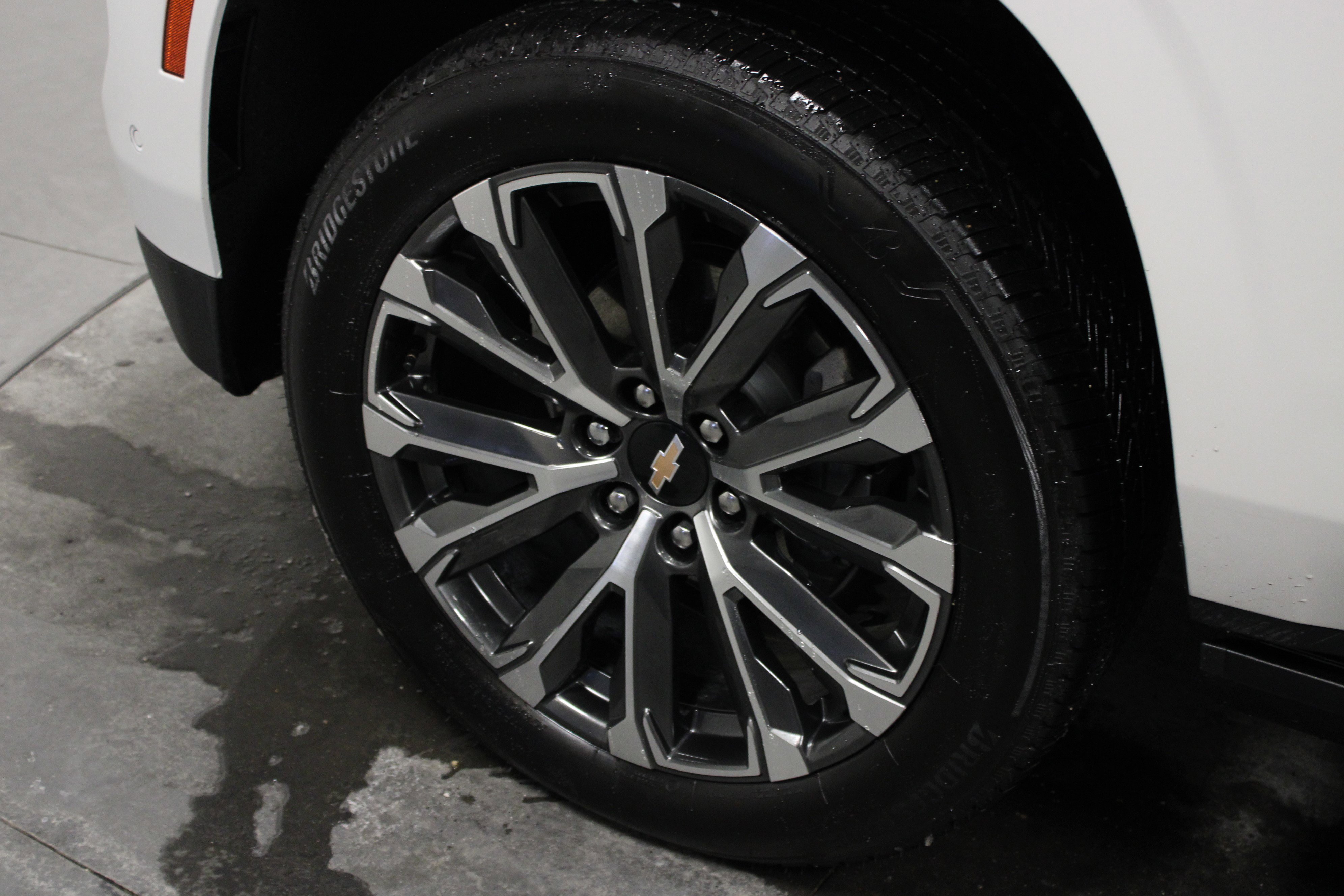 Used 2025 Chevrolet Suburban High Country image 10