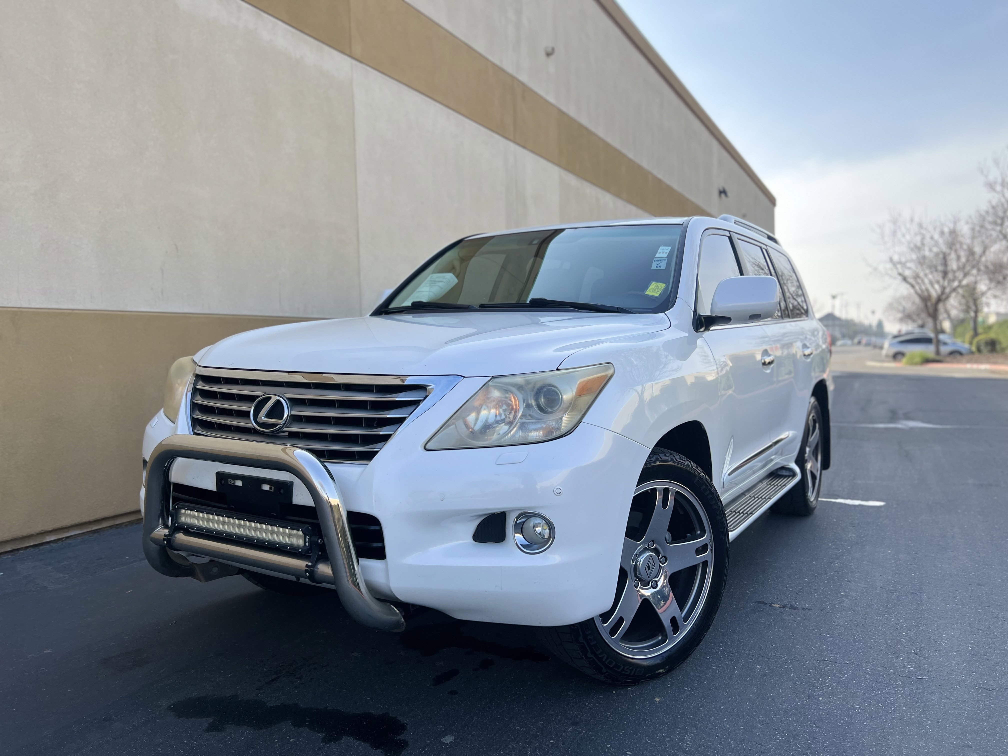 Used 2009 Lexus LX 570 4WD image 3